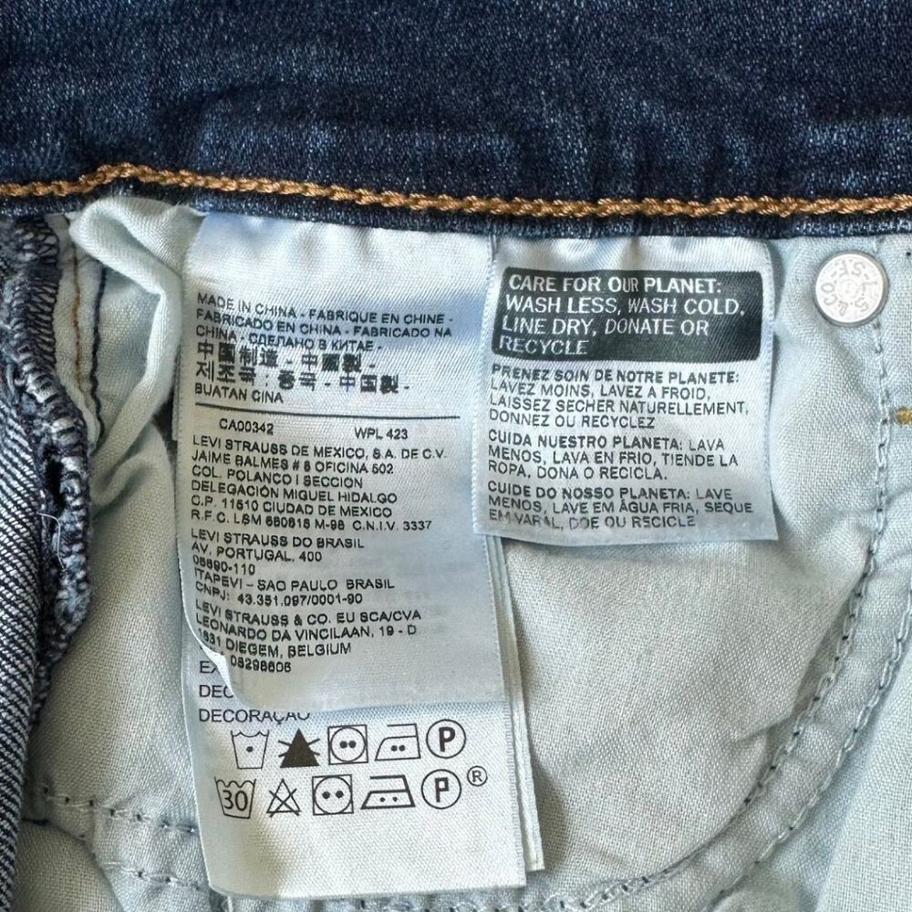 LEVI’S 501 Raw Hem Denim Shorts - Picture 5 of 6